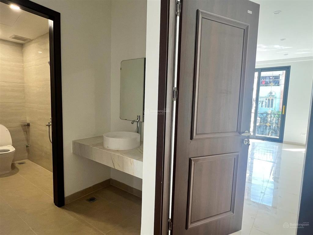 Cho thuê văn phòng tại 165 thái hà diện tích 70m2 giá 15 triệu vị trí trung tâm, mặt bằng vuông