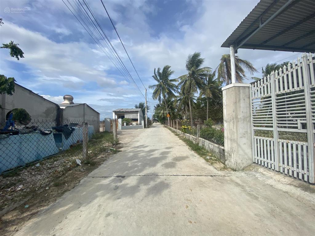 Bán lô đất góc 2 mặt tiền bê tông kèm nhà ở rộng rãi, có thổ cư ở khu bàn cờ tân quý, cam thành bắc