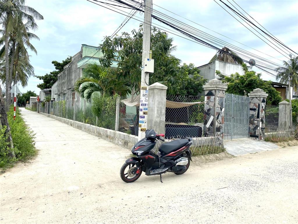 Bán lô đất góc 2 mặt tiền bê tông kèm nhà ở rộng rãi, có thổ cư ở khu bàn cờ tân quý, cam thành bắc