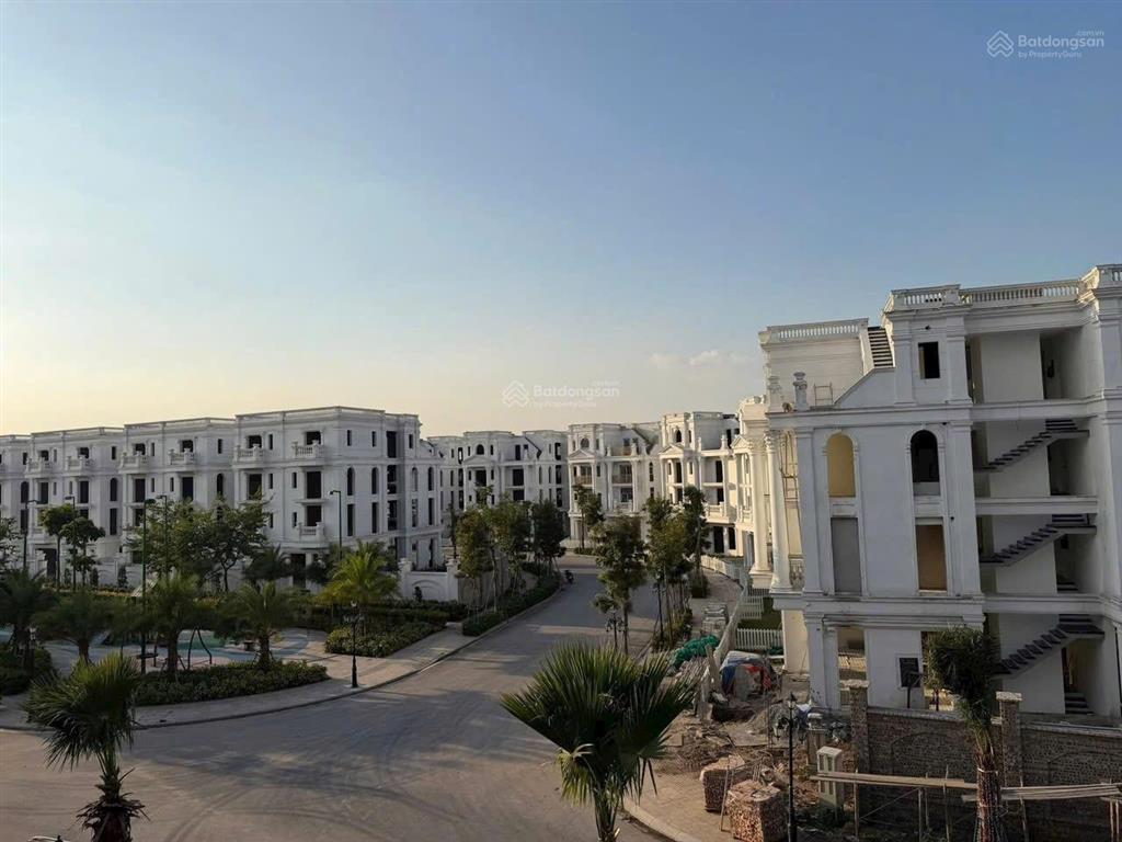 Bán căn biệt thự lô góc cạnh vườn hoa dự án sân golf long biên, dt 286m2 x 4 tầng, giá 137 tỷ