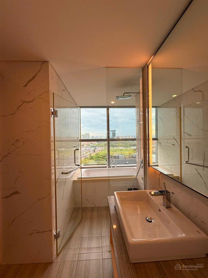 Cho thuê 3pn + 1 tại empire city  căn góc view pháo hoa  nội thất mới 100%