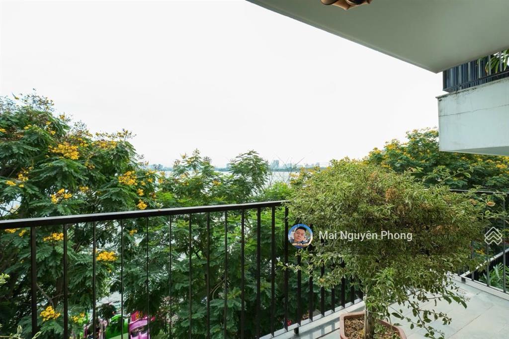 Bán apartment mặt hồ tây 135m2x8t dt 250tr/th, qh ổn định, vỉa hè, quỹ đất hiếm mặt hồ sổ nở hậu!