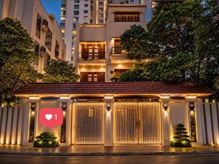 Bán biệt thự trần thái tông cg,240m2 mt15m,vỉa hè 8m,có thể xây 10t bề thế,lô góc 3 thoáng,sổ đẹp !