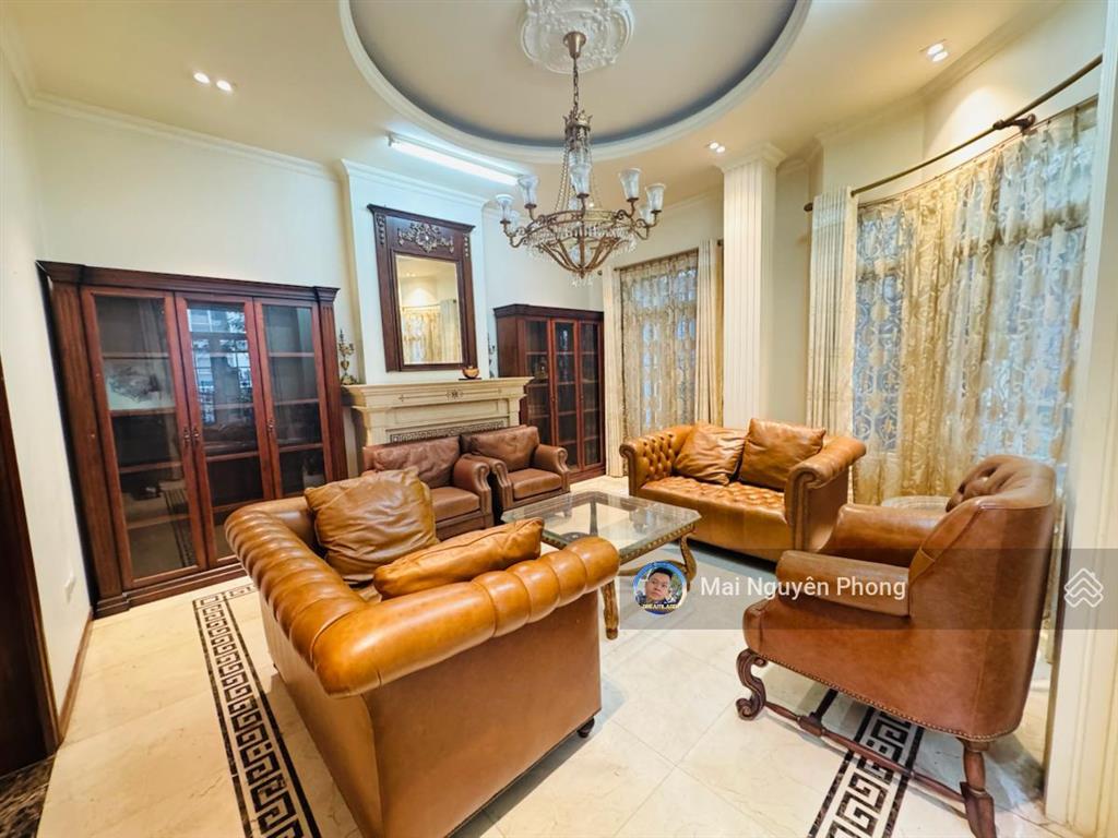 Bán biệt thự trần thái tông cg,240m2 mt15m,vỉa hè 8m,có thể xây 10t bề thế,lô góc 3 thoáng,sổ đẹp !