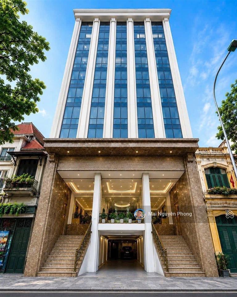 Bán apartment mặt phố view hồ tây,210m2x9t có hầm,dt 1tỷ/tháng,nội thất cc,đầy đủ pccc hoàn công !