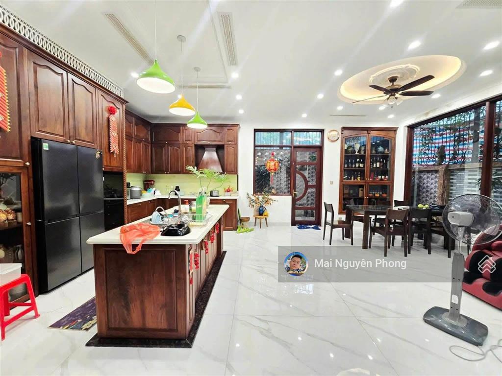 Bán bt khúc thừa dụ cg,190m2x5t,85tỷ,gần trường học,cv,vỉa hè rộng tiện ích ko thiếu gì,sổ đẹp!