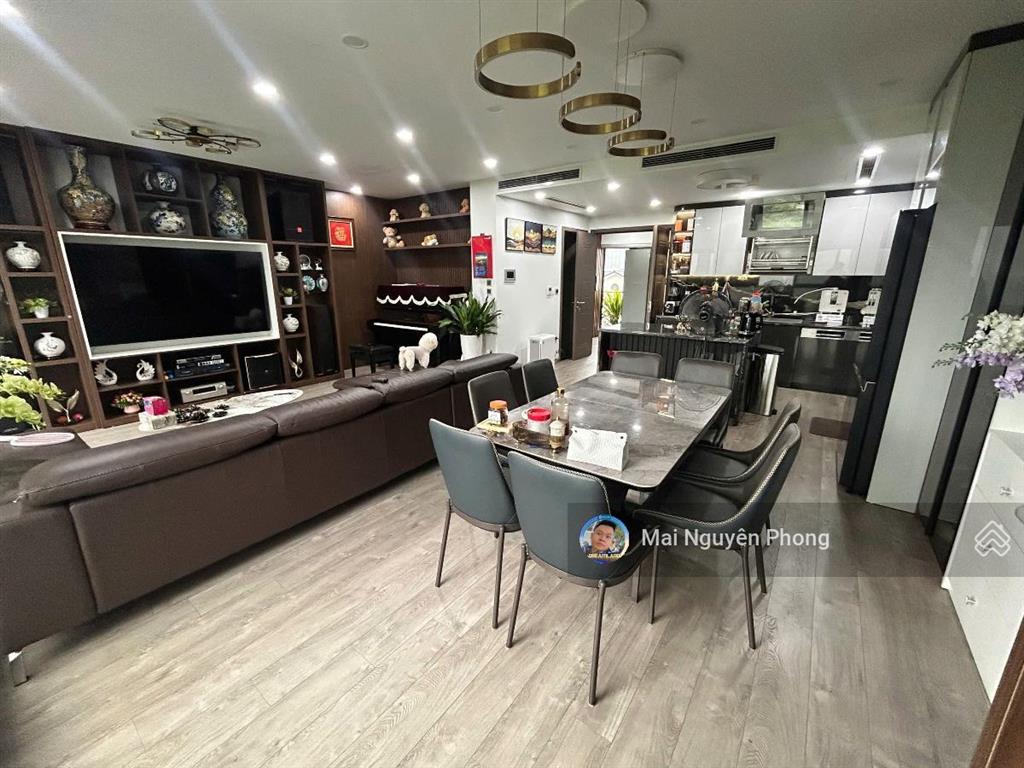 Chính chủ bán bt mặt hồ tây,240m2 16m mt bề thế,2 mặt hồ thoáng vĩnh viễn,có hầm cao cấp sổ vuông!
