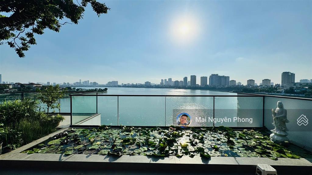 Chính chủ bán bt mặt hồ tây,240m2 16m mt bề thế,2 mặt hồ thoáng vĩnh viễn,có hầm cao cấp sổ vuông!