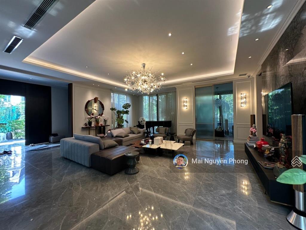 Biệt thự bằng lăng vinhomes riverside bán gấp,510m2 5t có hầm,view hồ,3 thoáng,nội thất cao cấp!