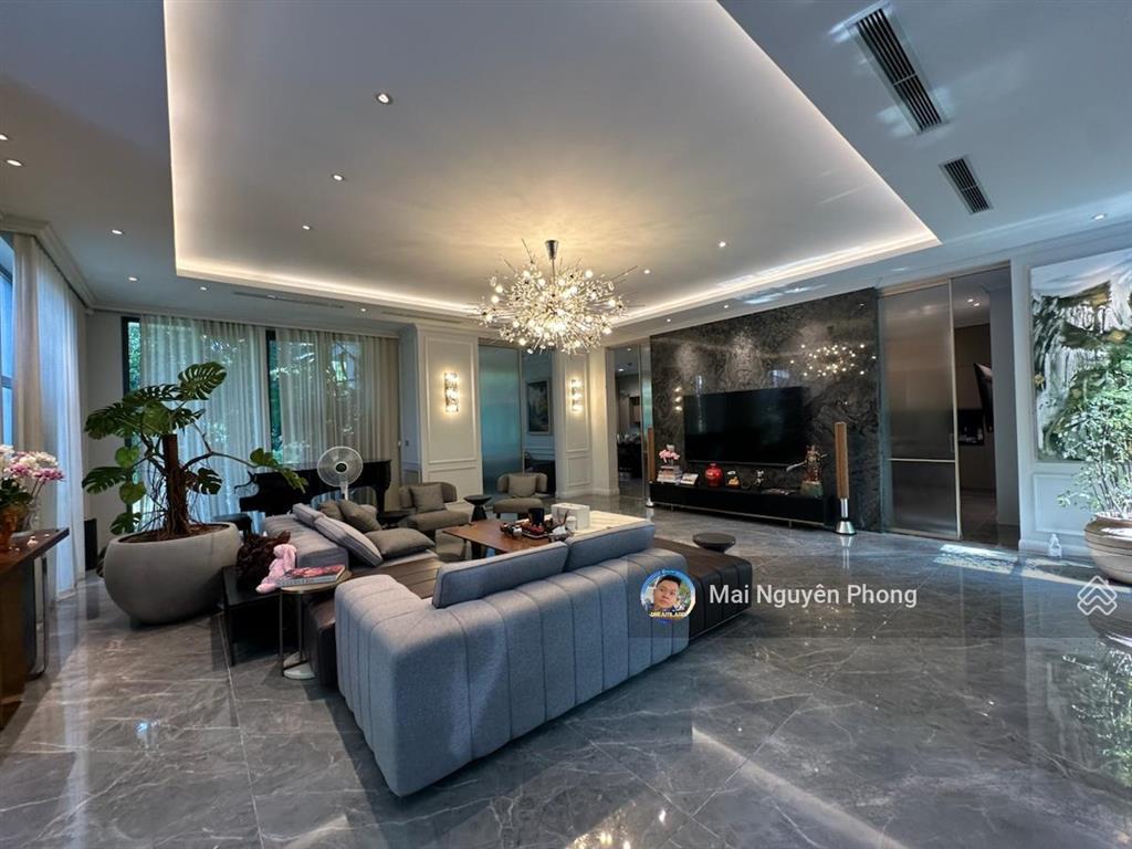 Biệt thự bằng lăng vinhomes riverside bán gấp,510m2 5t có hầm,view hồ,3 thoáng,nội thất cao cấp!
