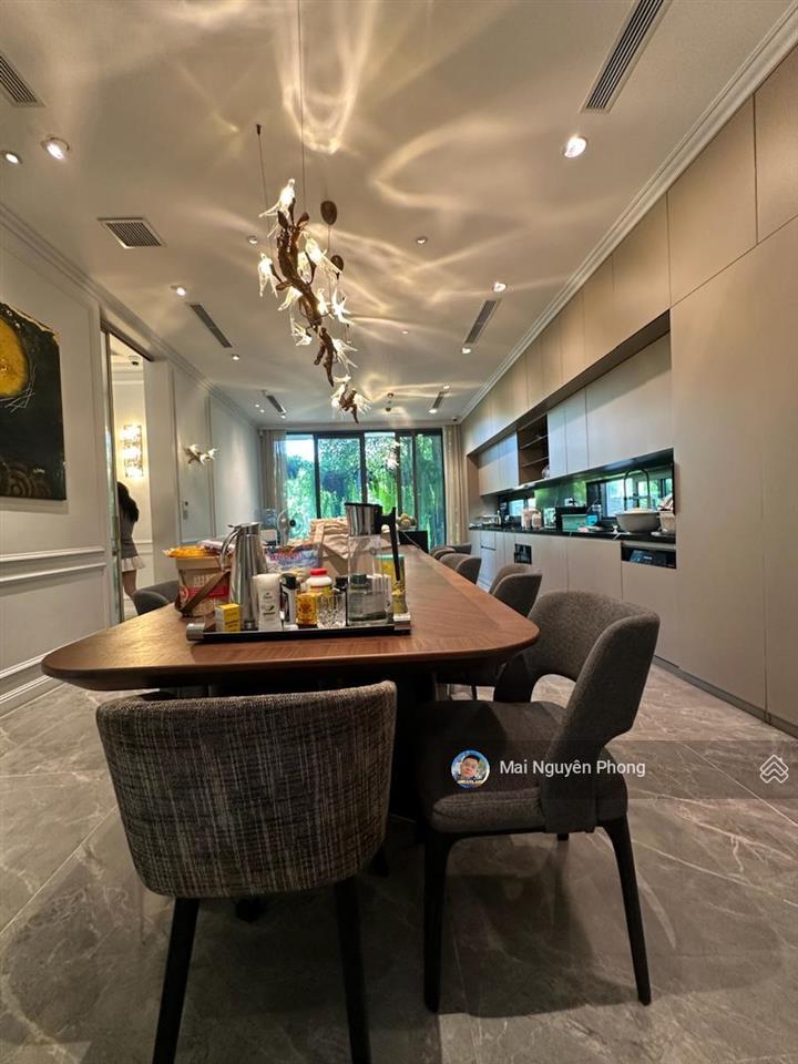 Biệt thự bằng lăng vinhomes riverside bán gấp,510m2 5t có hầm,view hồ,3 thoáng,nội thất cao cấp!