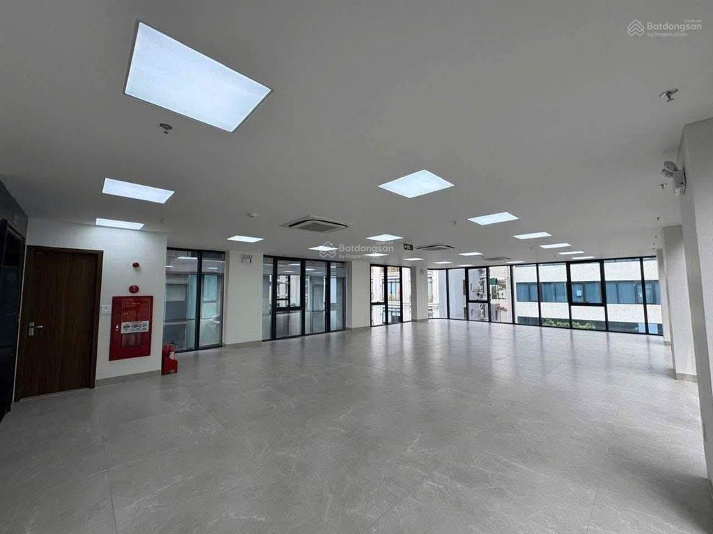 Bán building 9t tuệ tĩnh ,235m2 175tỷ,có hầm vỉa hè 2 chiều rộng,gpxd pccc hoàn công,dt 800tr/th!