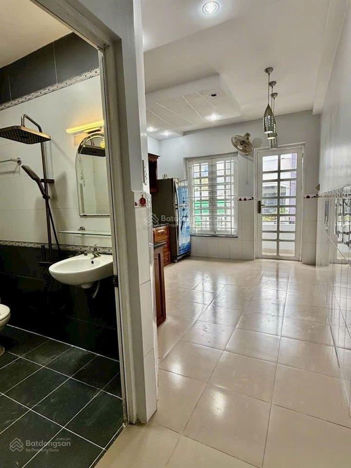 Nhà mặt tiền kinh doanh quận 6 khu bình phú, 5 tầng, giá tốt đầu tư ngay dòng tiền đỉnh