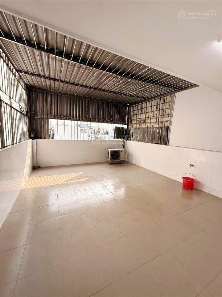 Mặt tiền khu bình phú 1 quận 6. dt 4.5mx21.5m. 4 tầng kiên cố. chỉ 13.5 tỷ còn thương lượng.