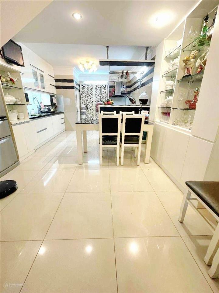 Mặt tiền 5 tầng khu bình phú quận 6, dt4mx20m, nội thất cao cấp, chủ thiện chí bán giá tốt.