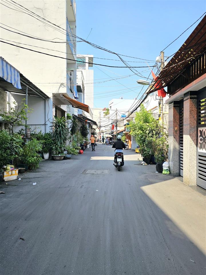 Hẻm ô tô bà hom quận 6, 3 tầng, 4.1mx14m. chủ chào 6.59 tỷ còn thương lượng.