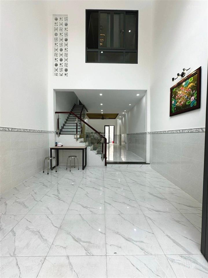 Nguyễn văn luông quận 6 hẻm ô tô, 4.1mx20.5m nở hậu 4.15m. 2 tầng. nhà đẹp dọn vào ở ngay.