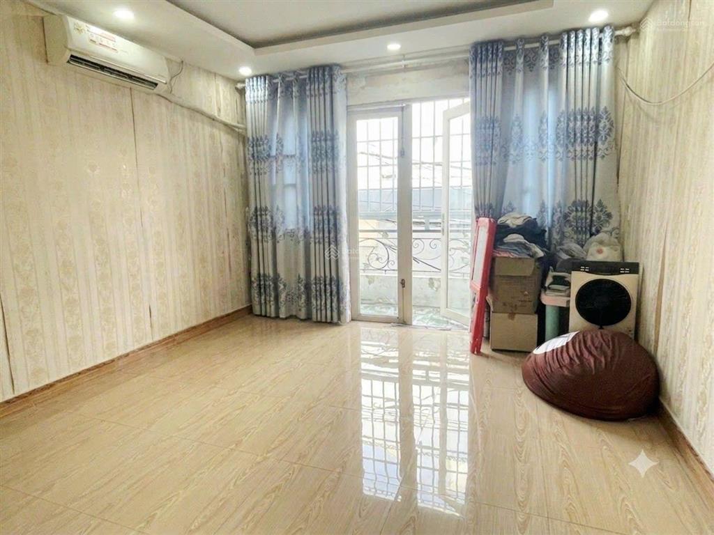 Hẻm ô tô đường chợ lớn quận 6, dt 4mx17m. vừa ở vừa kinh doanh tốt. chỉ 8.2 tỷ còn thương lượng.