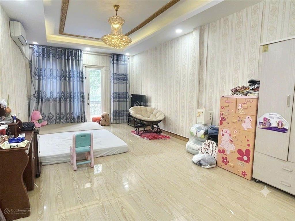 Hẻm ô tô đường chợ lớn quận 6, dt 4mx17m. vừa ở vừa kinh doanh tốt. chỉ 8.2 tỷ còn thương lượng.