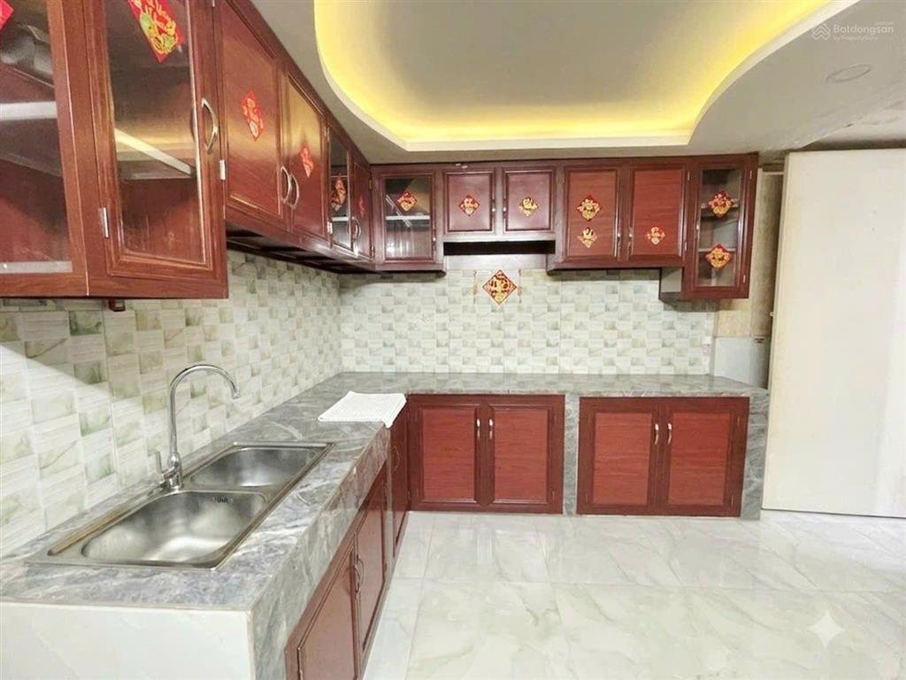Hẻm ô tô đường chợ lớn quận 6, dt 4mx17m. vừa ở vừa kinh doanh tốt. chỉ 8.2 tỷ còn thương lượng.