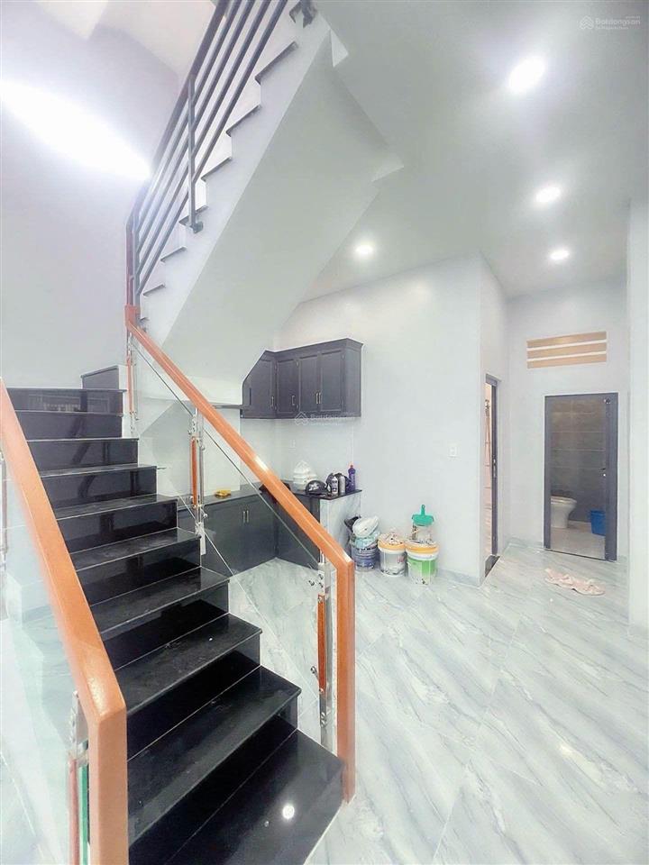 Hẻm hậu giang quận 6 ngang lớn 4.3m x 12.3m, 3 tầng có phòng ngủ dưới trệt, chủ chào 6.35t còn tl