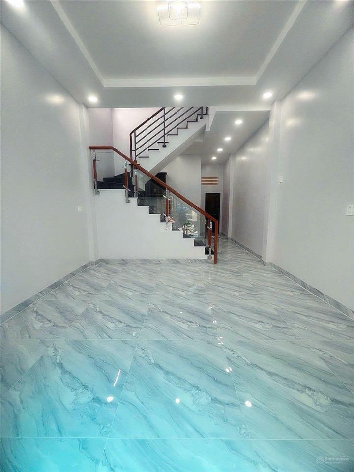 Hẻm hậu giang quận 6 ngang lớn 4.3m x 12.3m, 3 tầng có phòng ngủ dưới trệt, chủ chào 6.35t còn tl