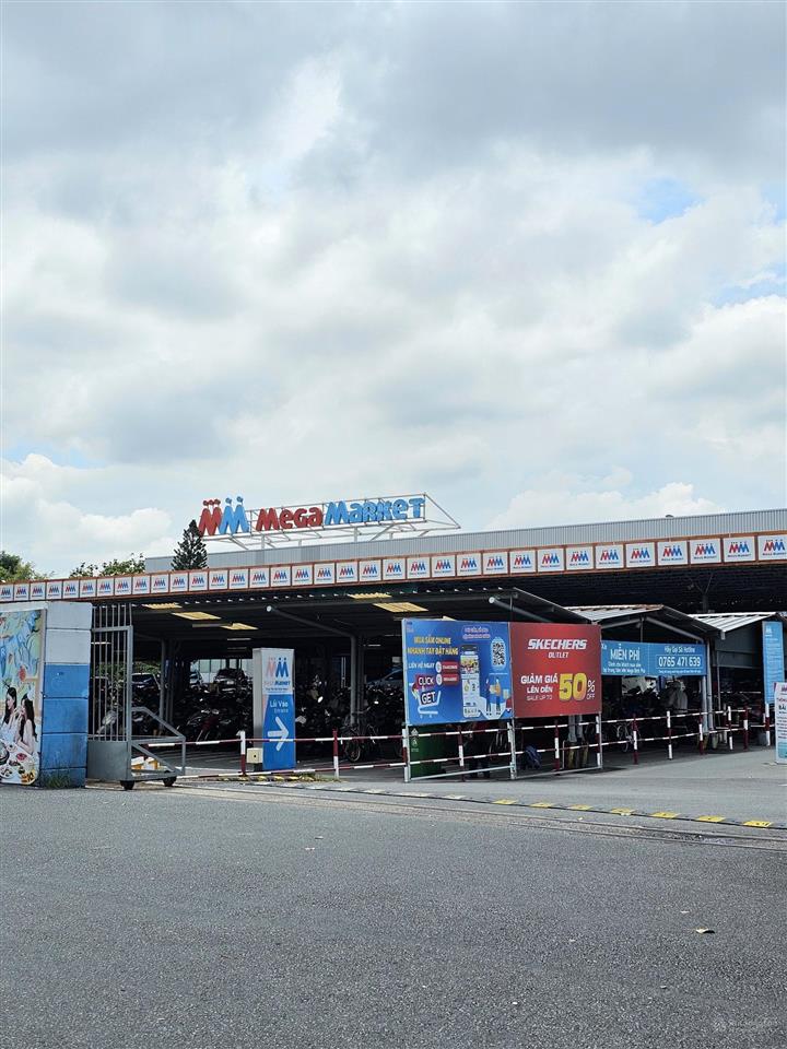 Mặt tiền kinh doanh lô góc bình phú quận 6, 22mx11m, chào 40 tỷ còn thương lượng. đất full thổ cư