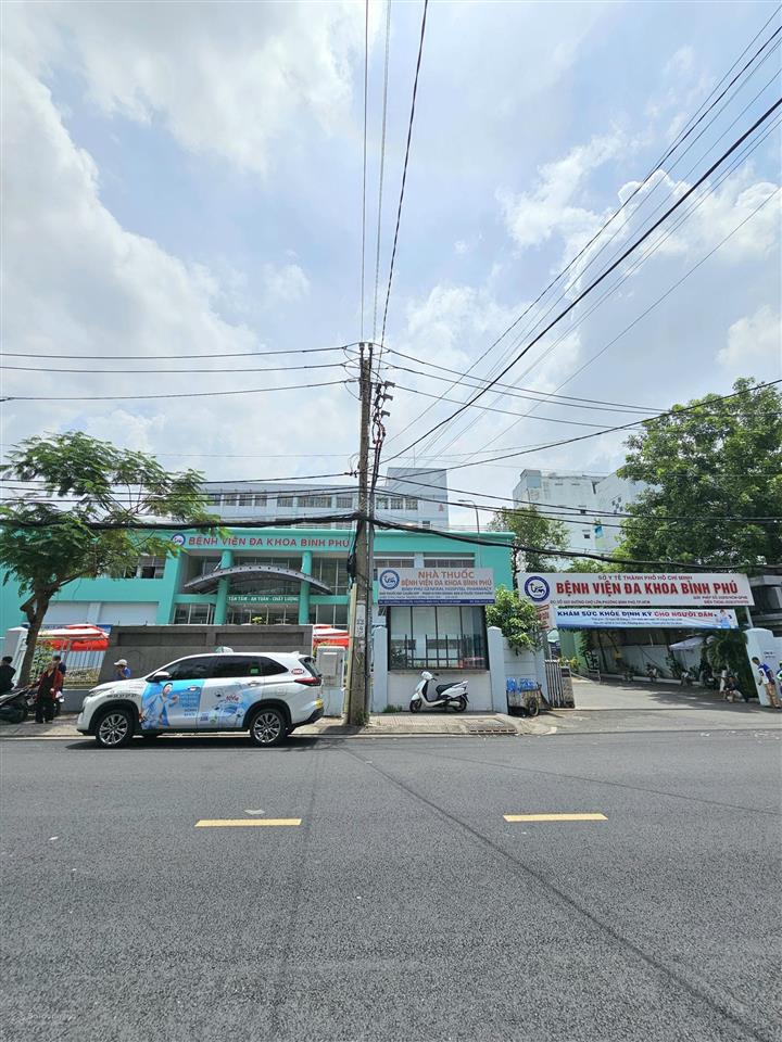 Mặt tiền kinh doanh lô góc bình phú quận 6, 22mx11m, chào 40 tỷ còn thương lượng. đất full thổ cư