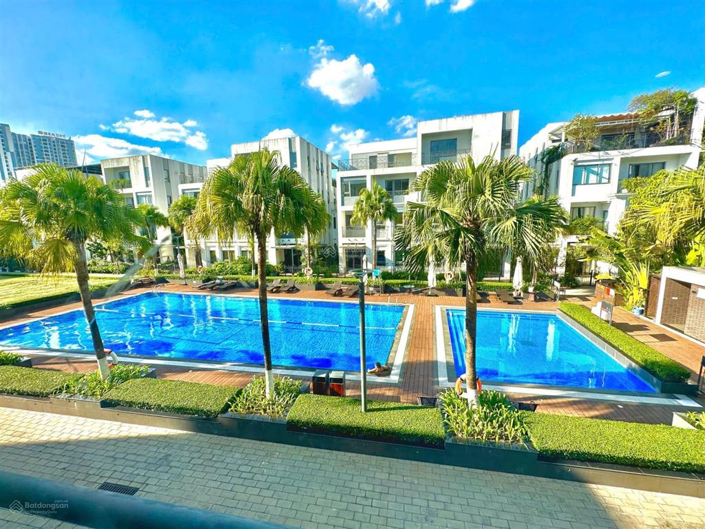 Cho thuê biệt thự cao cấp 200m2, có thang máy, hồ bơi, full nội thất