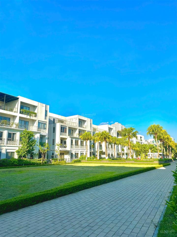 Cho thuê biệt thự cao cấp 200m2, có thang máy, hồ bơi, full nội thất