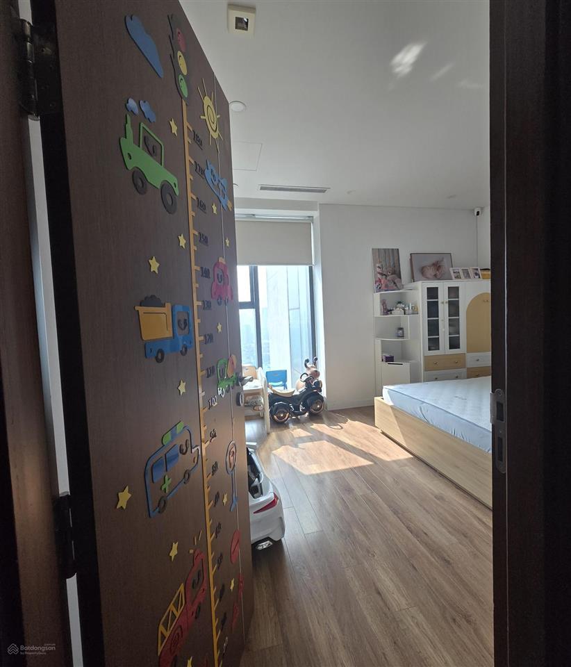 Chính chủ cần bán căn hộ cao cấp ở chung cư legend nguyễn tuân, 4pn, 196m2, có 1 slot đỗ xe ô tô