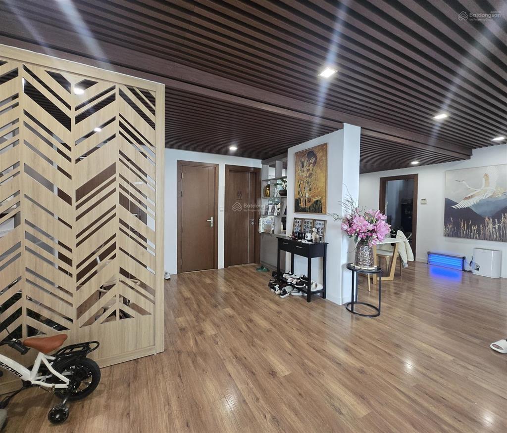 Chính chủ cần bán căn hộ cao cấp ở chung cư legend nguyễn tuân, 4pn, 196m2, có 1 slot đỗ xe ô tô