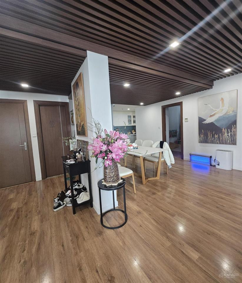 Chính chủ cần bán căn hộ cao cấp ở chung cư legend nguyễn tuân, 4pn, 196m2, có 1 slot đỗ xe ô tô