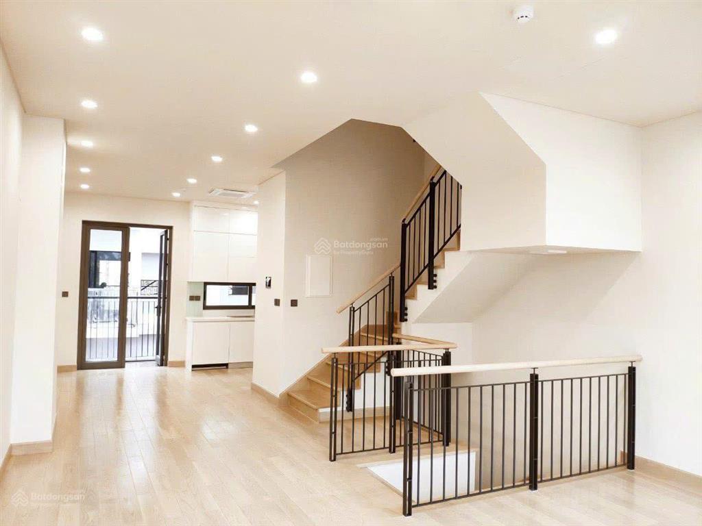 Chính chủ cần bán căn shophouse the manor central 75m2, 5 tầng, cần tiền bán gấp
