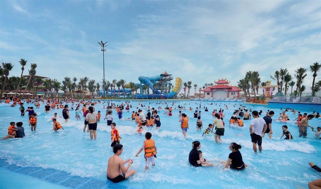 Chỉ 4,4 tỷ lk 5 tầng có hầm, vỉa hè 3m đường 17m, gần bv việt đức, sổ đỏ lâu dài