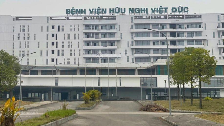 Chỉ 4,4 tỷ lk 5 tầng có hầm, vỉa hè 3m đường 17m, gần bv việt đức, sổ đỏ lâu dài