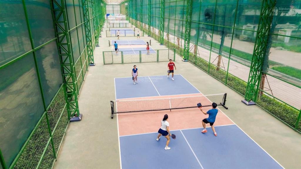 Chỉ 4,4 tỷ lk 5 tầng có hầm, vỉa hè 3m đường 17m, gần bv việt đức, sổ đỏ lâu dài
