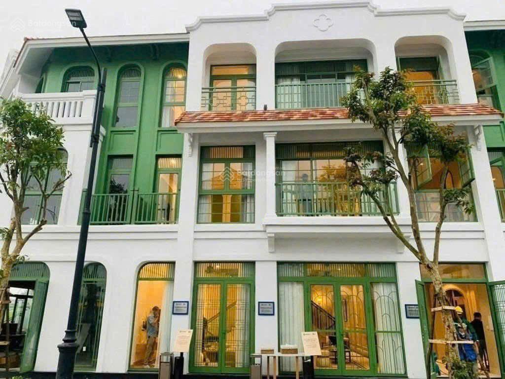 Chỉ 4,4 tỷ lk 5 tầng có hầm, vỉa hè 3m đường 17m, gần bv việt đức, sổ đỏ lâu dài