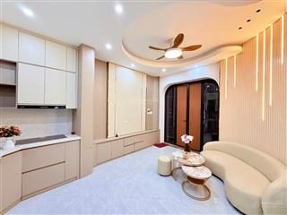 Siêu phẩm hoa hậu  kinh doanh nấp nập