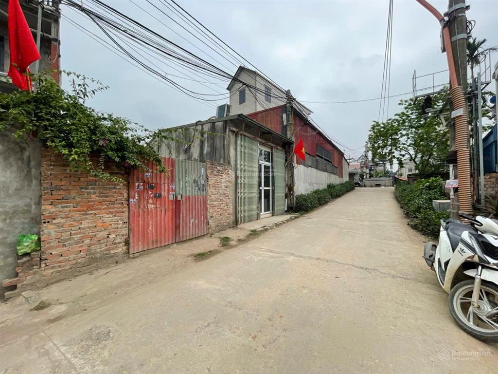 Bán đất tặng nhà mái bằng đã xây kiên cố chỉ việc đến ở hoặc kinh doanh đều hợp lý