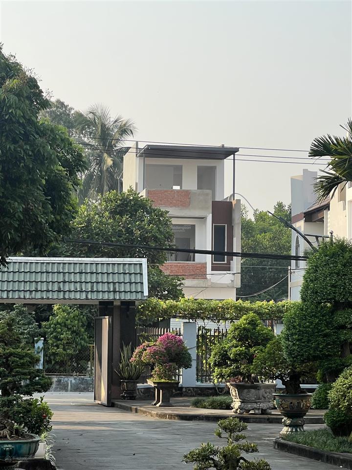 Đang vô hoàn thiện
chủ gửi bán nhà 3 tầng, 3 mê kiệt oto 4m tôn đản nối dài.