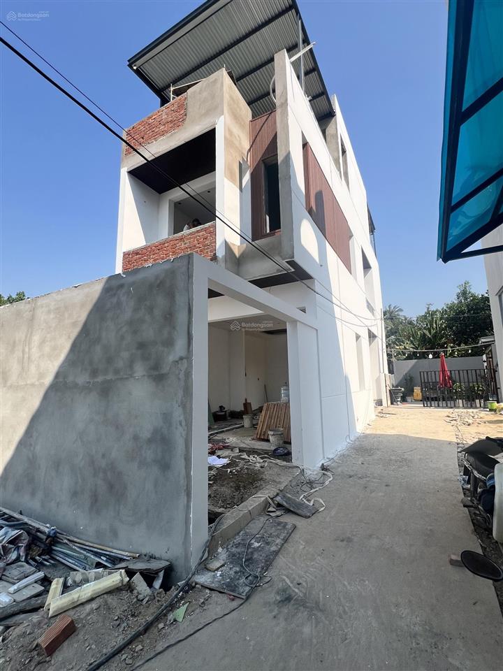 Đang vô hoàn thiện
chủ gửi bán nhà 3 tầng, 3 mê kiệt oto 4m tôn đản nối dài.