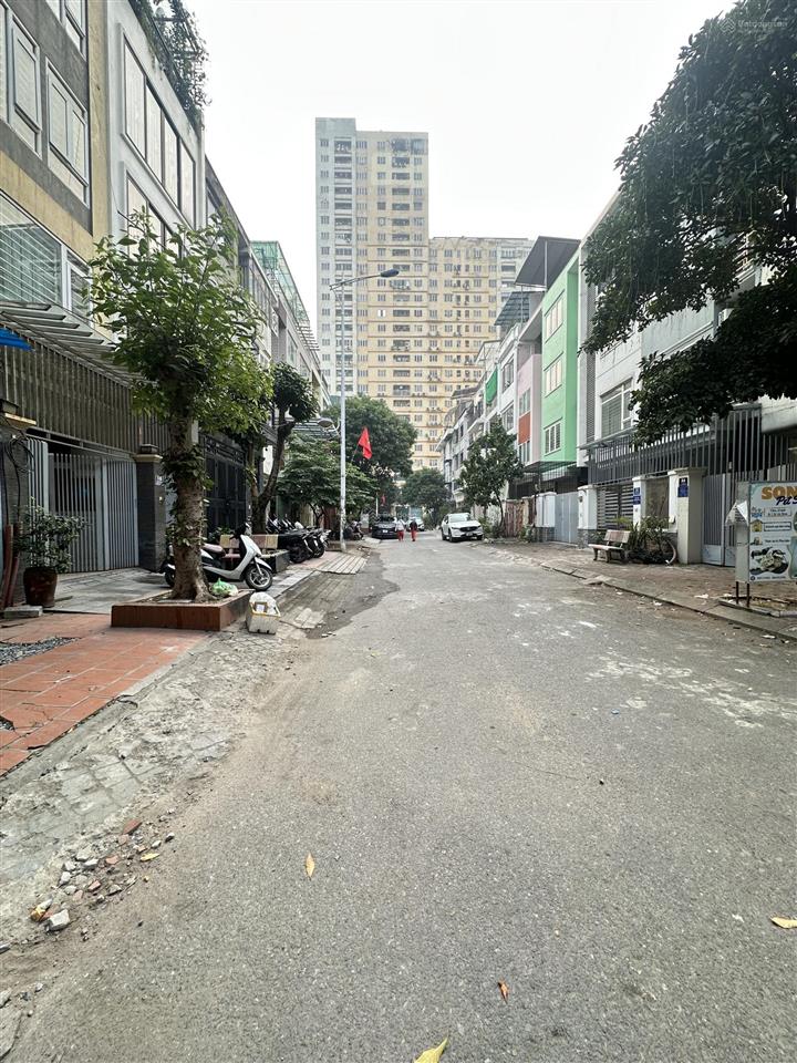 Bán gấp nhà 5 tầng vip gần b xe mỹ đình dt 30m2, mt 3,6m, giá nhỉnh 8 tỷ full nội thất, ở sướng