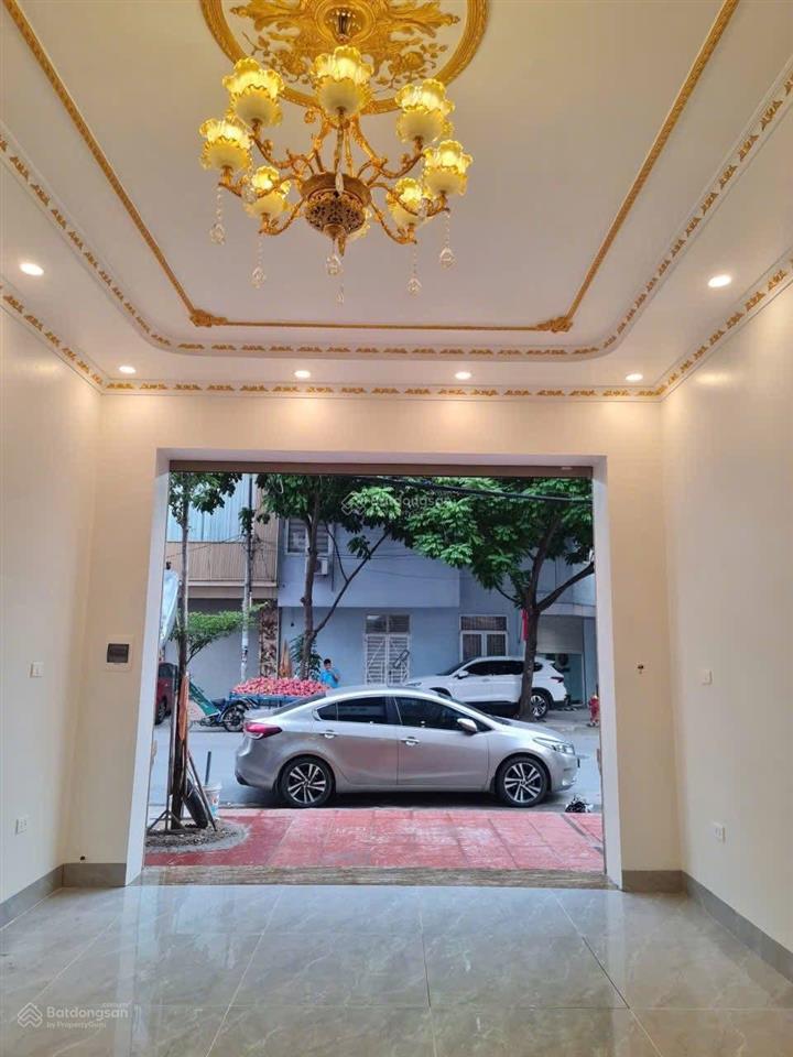 Mặt phố nguyễn viết xuân 5 tầng  thang máy  kd khủng  gần chợ bông đỏ