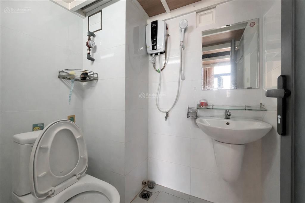 Cho thuê căn hộ có gác quận 4 gần đh luật, ban công, máy giặt riêng, mặt tiền đường tôn thất thuyết