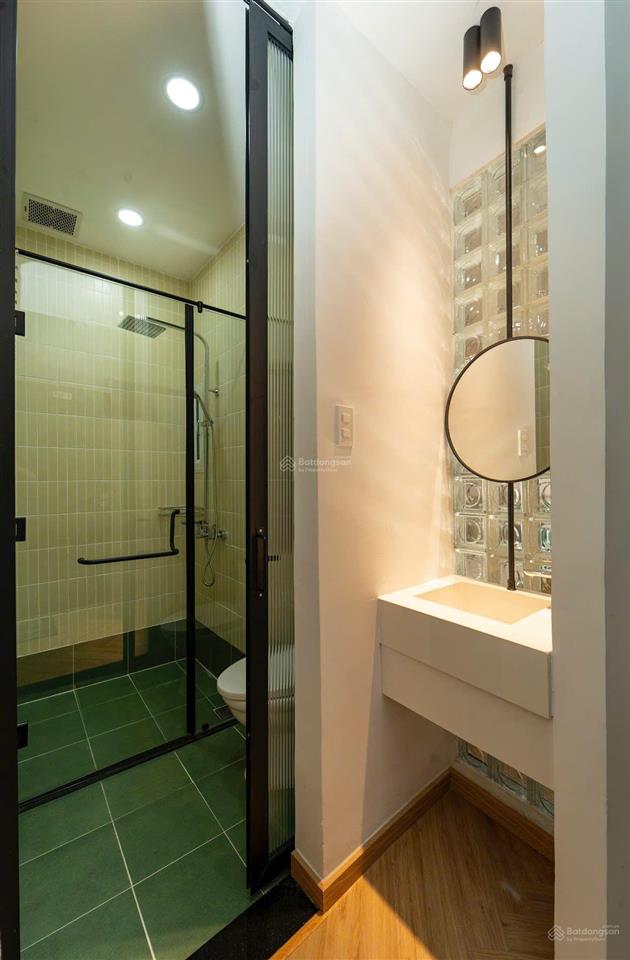 Cho thuê căn hộ quận 1 gần chợ bến thành, đh văn lang, nhà mới, 1 phòng ngủ có ban công, thiết kế