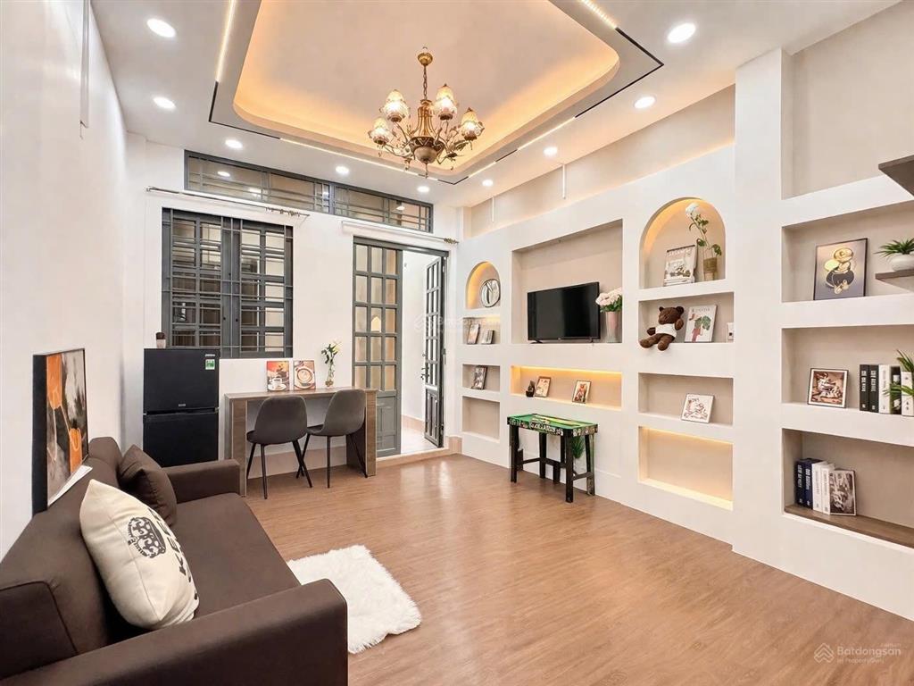 Cho thuê phòng quận 1 gần bùi viện, nguyễn huệ, ngã 6 phù đổng, ban công full nội thất, thang máy