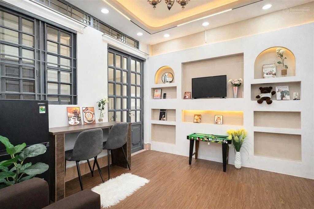 Cho thuê phòng quận 1 gần bùi viện, nguyễn huệ, ngã 6 phù đổng, ban công full nội thất, thang máy
