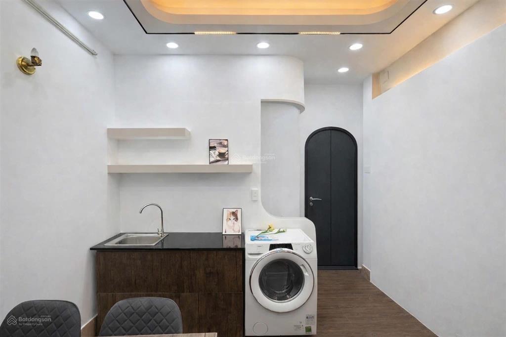 Cho thuê phòng quận 1 gần bùi viện, nguyễn huệ, ngã 6 phù đổng, ban công full nội thất, thang máy
