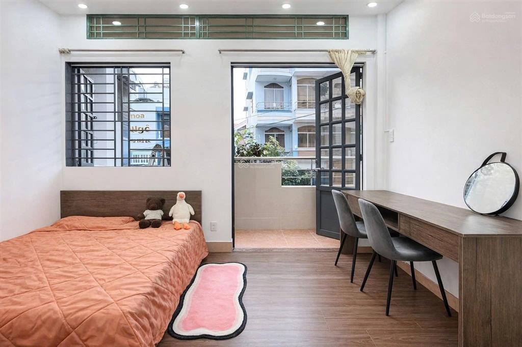 Cho thuê phòng quận 1 gần bùi viện, nguyễn huệ, ngã 6 phù đổng, ban công full nội thất, thang máy